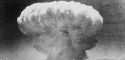 Nube en forma de hongo provocada por la explosión de la bomba atómica sobre la ciudad de Nagasaki