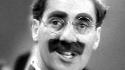 El actor y escritor estadounidense Julius Henry Marx, más conocido como Groucho Marx