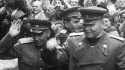 El mariscal sovietico Iván Stepánovich Kónev es recibido en Praga tras la batalla