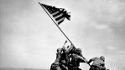 Alzando la bandera en Iwo Jima, fotografía de Joe Rosenthal