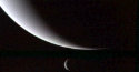 Neptuno y su satélite Tritón, sobrevolados por la sonda Voyager 2