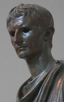 Busto en bronce de Octavio Augusto, en el museo arqueológico de Atenas