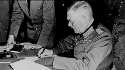 El mariscal Wilhelm Keitel firma la capitulación de los ejércitos alemanes