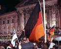 Celebraciones por la reunificación de Alemania ante el edificio del Reichstag en Berlín